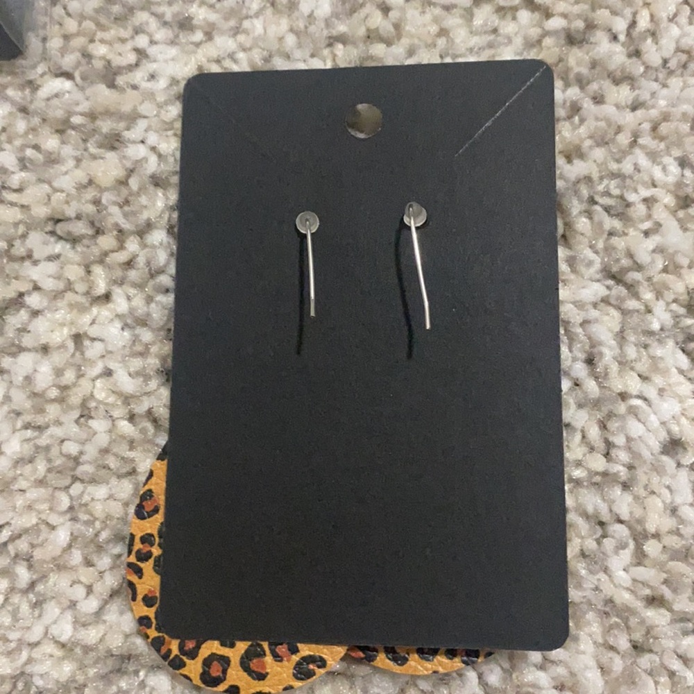 HP 7/27/21!! Leopard Print Tear Drop Earrings - Picture 5 of 5